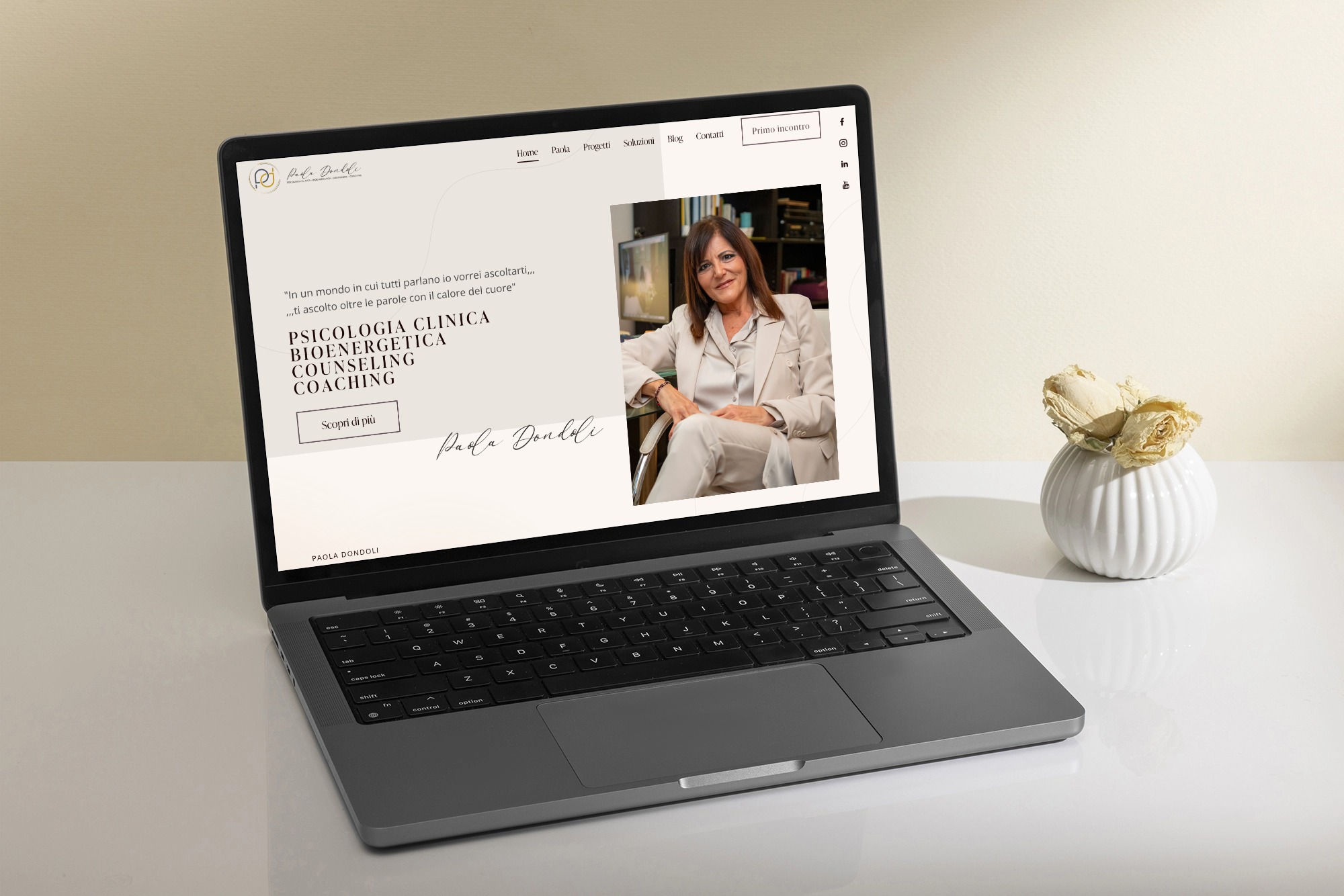 Still life of technology device with minimal display mockup (4)